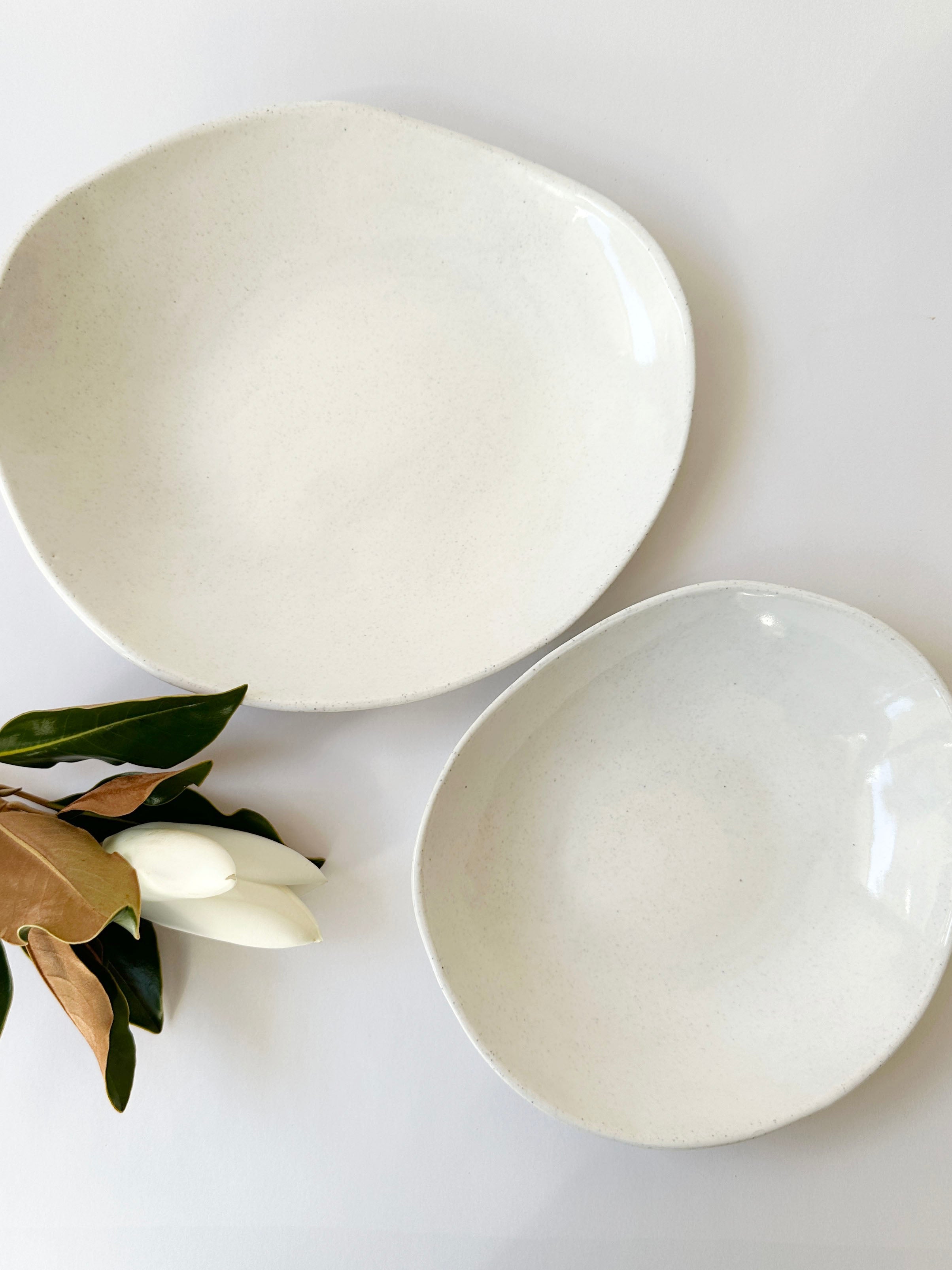 White shallow bowl set